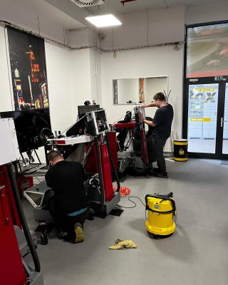 Pár foto střípků z víkendu při kterém celý tým pečlivě pracoval na kompletním servisu tak aby vše šlapalo jak má....