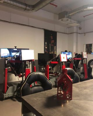 Klidné prožití vánočních svátků a šťastný nový rok Vám přeje Team 301! 🏎️🏎️ Navštívit nás můžete i mezi svátky po...